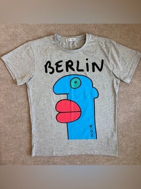 Thierry NOIR BERLIN Wall Blue Face Turkish Lips Tshirt Graphic Art Gray Adult S